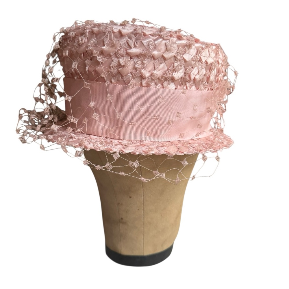 1960s Marshall Field & Company Pale Pink Straw w/Netting‎ Over Front Cloche Hat